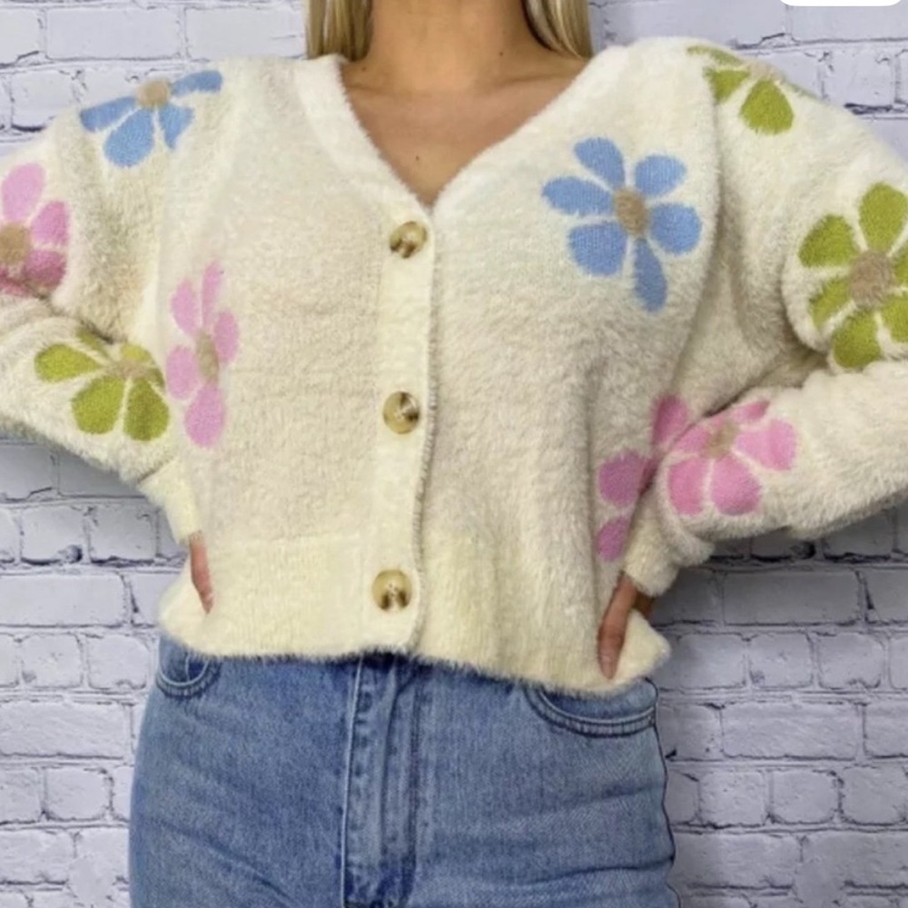 Lush Cream Cardigan with Colorful Daisy Patterns